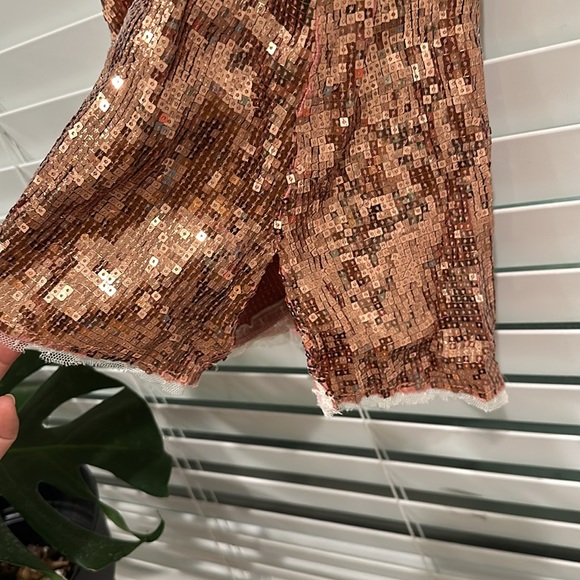 FREE PEOPLE ✨ Rose Gold and Lace Tank Top Medium - Picture 5 of 5